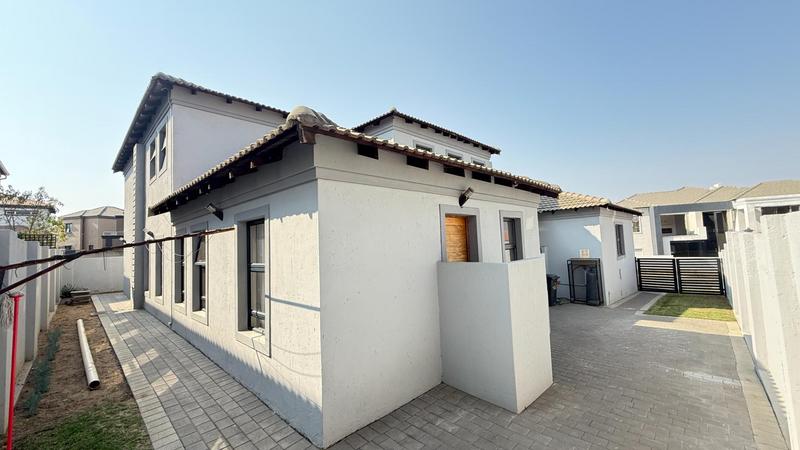 4 Bedroom Property for Sale in Blue Valley Golf Estate Gauteng