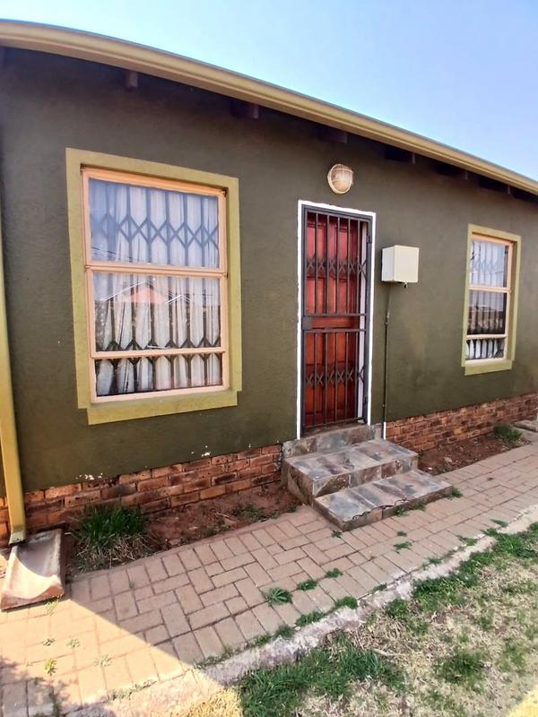 2 Bedroom Property for Sale in Bram Fischerville Gauteng