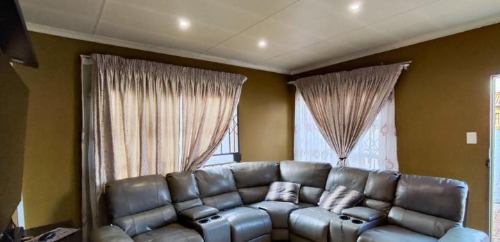3 Bedroom Property for Sale in Dawn Park Gauteng