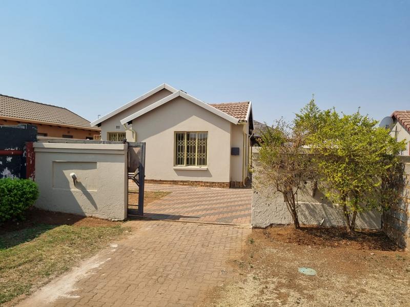 3 Bedroom Property for Sale in Roodekop Gauteng