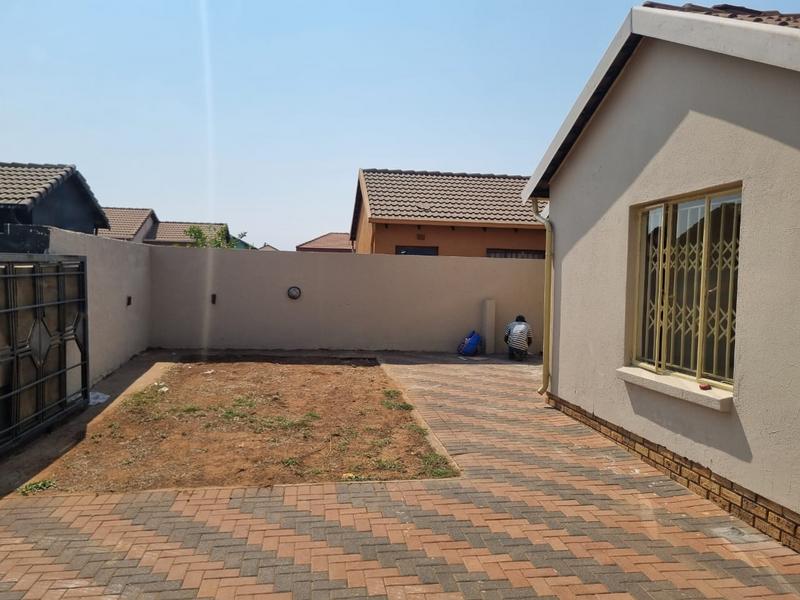 3 Bedroom Property for Sale in Roodekop Gauteng