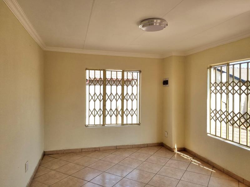 3 Bedroom Property for Sale in Roodekop Gauteng