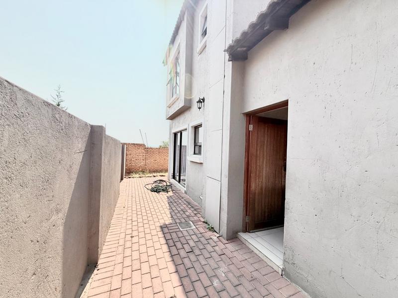 3 Bedroom Property for Sale in Thatchfield Gauteng