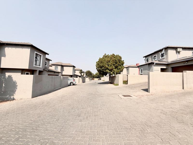3 Bedroom Property for Sale in Thatchfield Gauteng