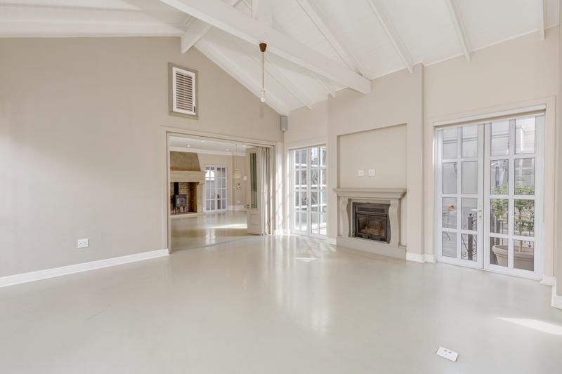 4 Bedroom Property for Sale in Waterfall Country Estate Gauteng