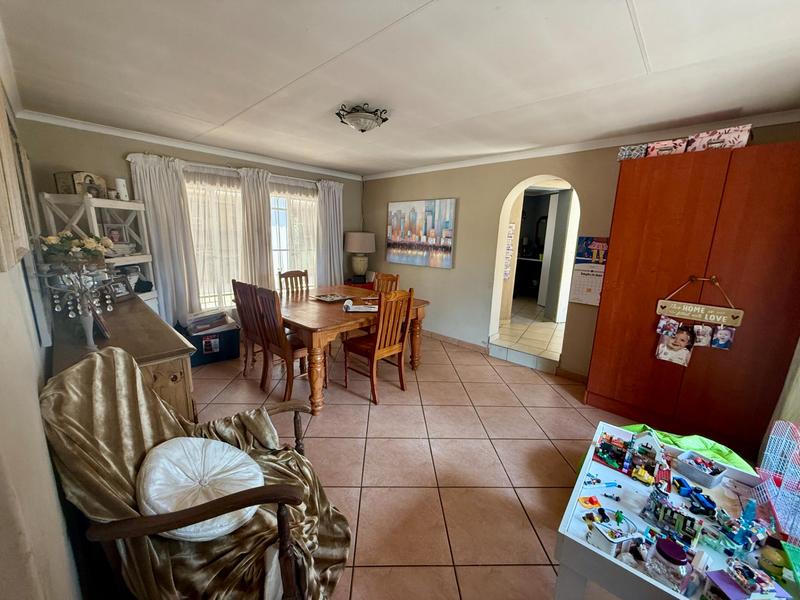 4 Bedroom Property for Sale in Rooihuiskraal Gauteng