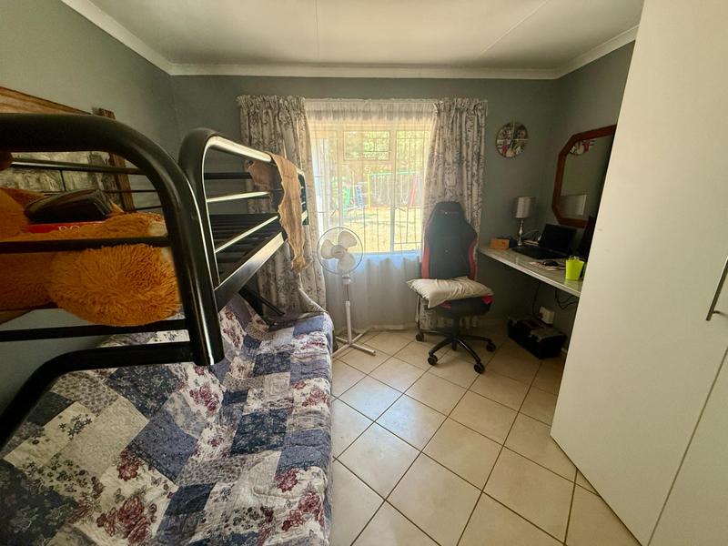4 Bedroom Property for Sale in Rooihuiskraal Gauteng