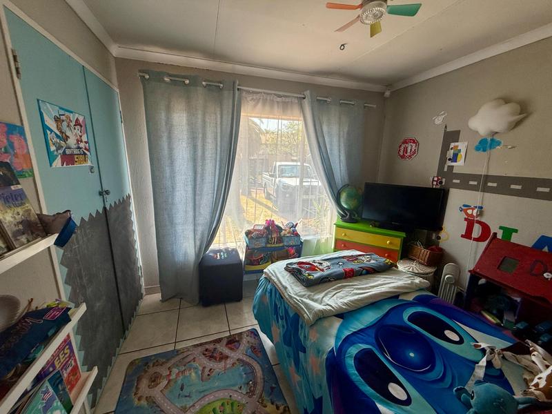 4 Bedroom Property for Sale in Rooihuiskraal Gauteng