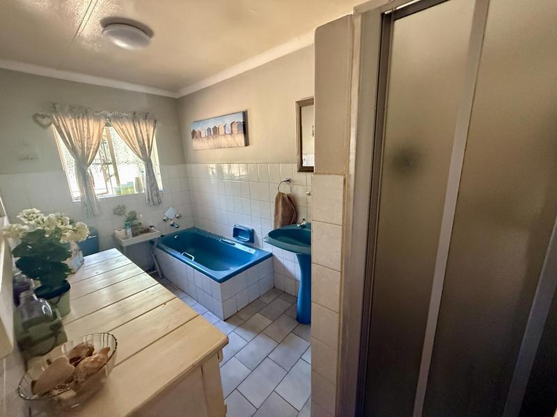 4 Bedroom Property for Sale in Rooihuiskraal Gauteng