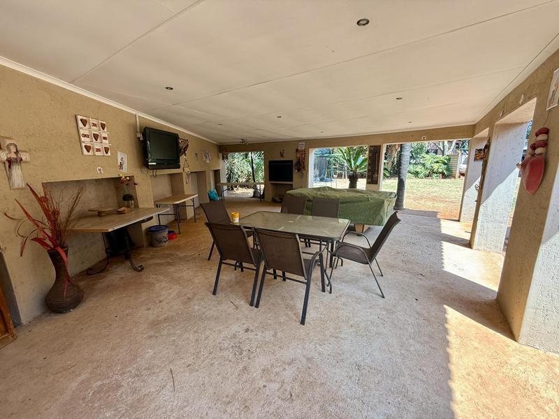 4 Bedroom Property for Sale in Rooihuiskraal Gauteng
