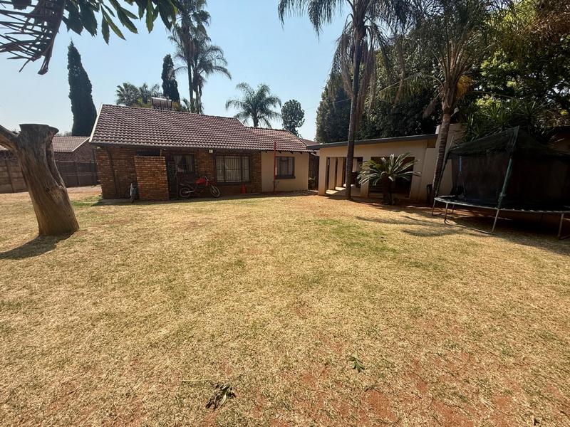 4 Bedroom Property for Sale in Rooihuiskraal Gauteng