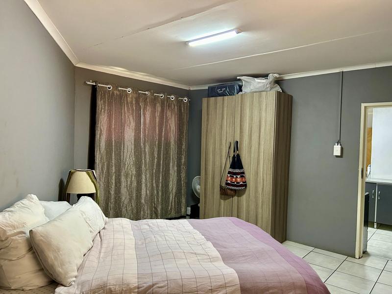 4 Bedroom Property for Sale in Rooihuiskraal Gauteng