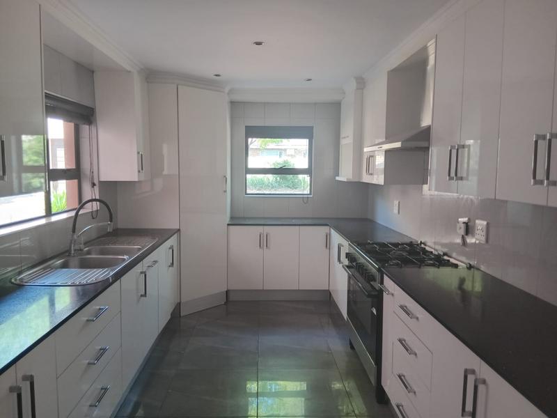 5 Bedroom Property for Sale in Wierda Park Gauteng