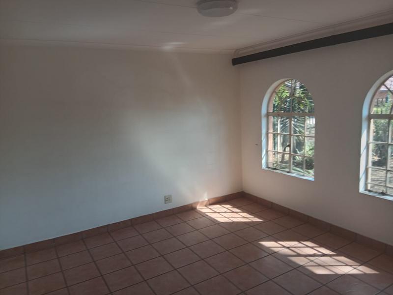 5 Bedroom Property for Sale in Wierda Park Gauteng