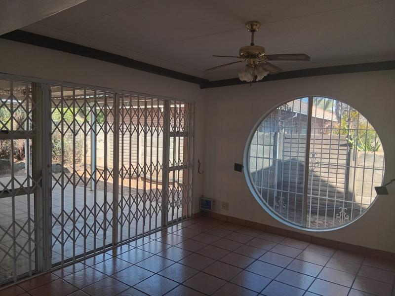 5 Bedroom Property for Sale in Wierda Park Gauteng