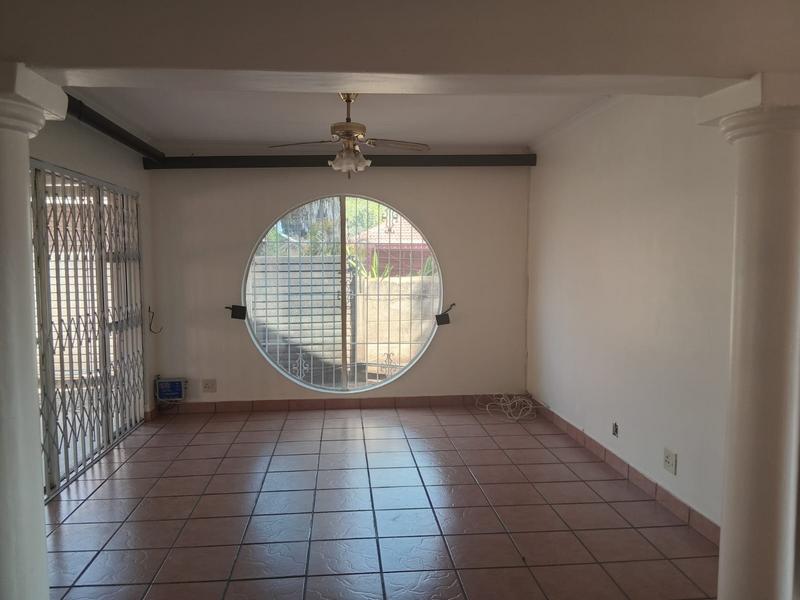 5 Bedroom Property for Sale in Wierda Park Gauteng