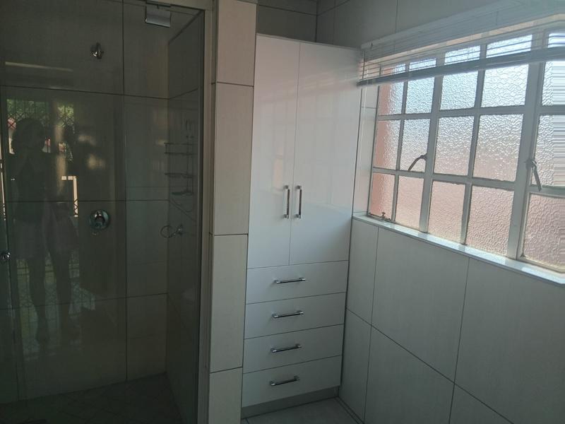 5 Bedroom Property for Sale in Wierda Park Gauteng