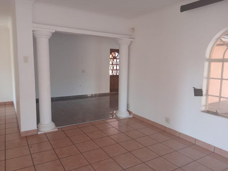 5 Bedroom Property for Sale in Wierda Park Gauteng