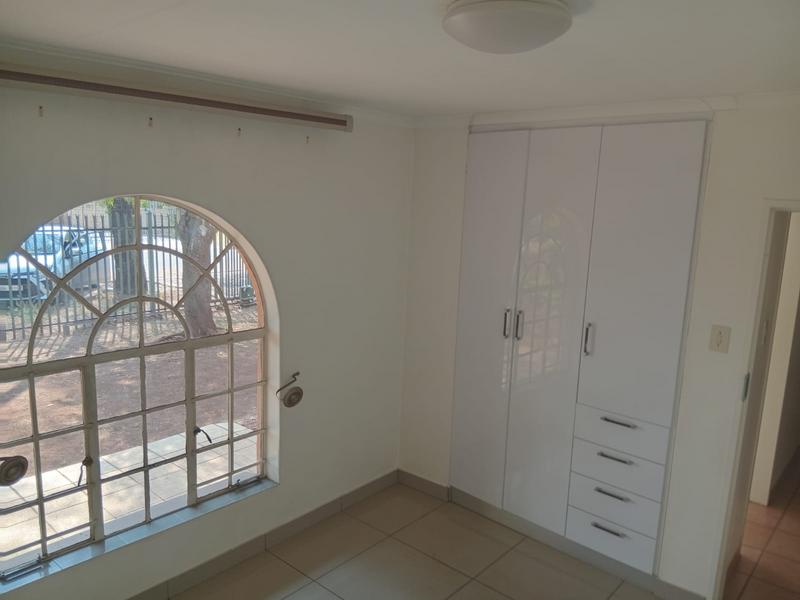5 Bedroom Property for Sale in Wierda Park Gauteng