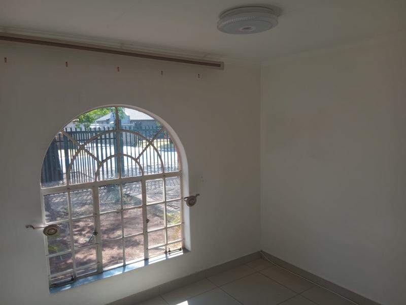 5 Bedroom Property for Sale in Wierda Park Gauteng