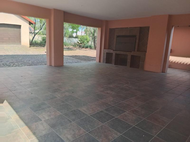 5 Bedroom Property for Sale in Wierda Park Gauteng
