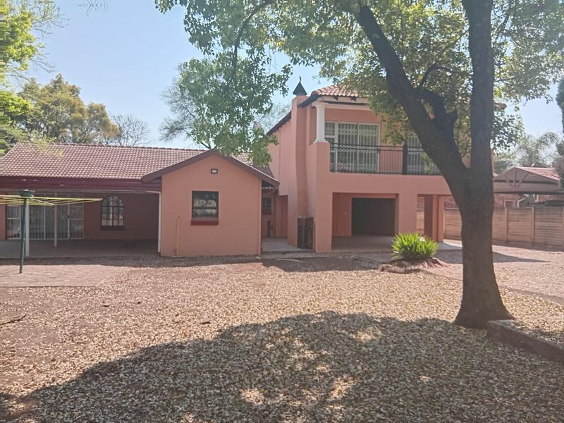 5 Bedroom Property for Sale in Wierda Park Gauteng