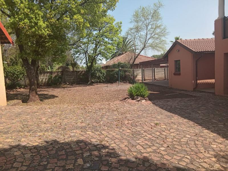 5 Bedroom Property for Sale in Wierda Park Gauteng