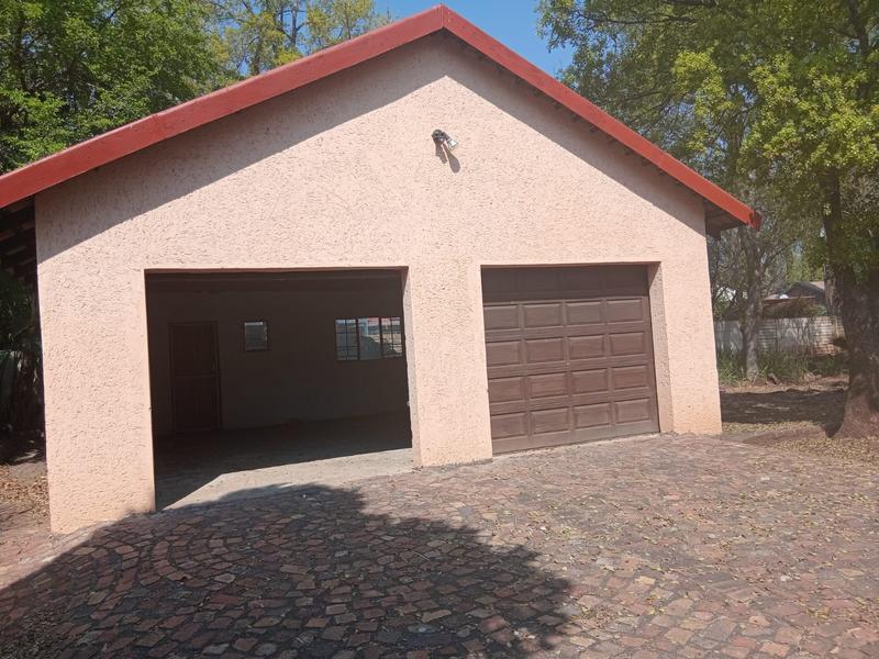 5 Bedroom Property for Sale in Wierda Park Gauteng