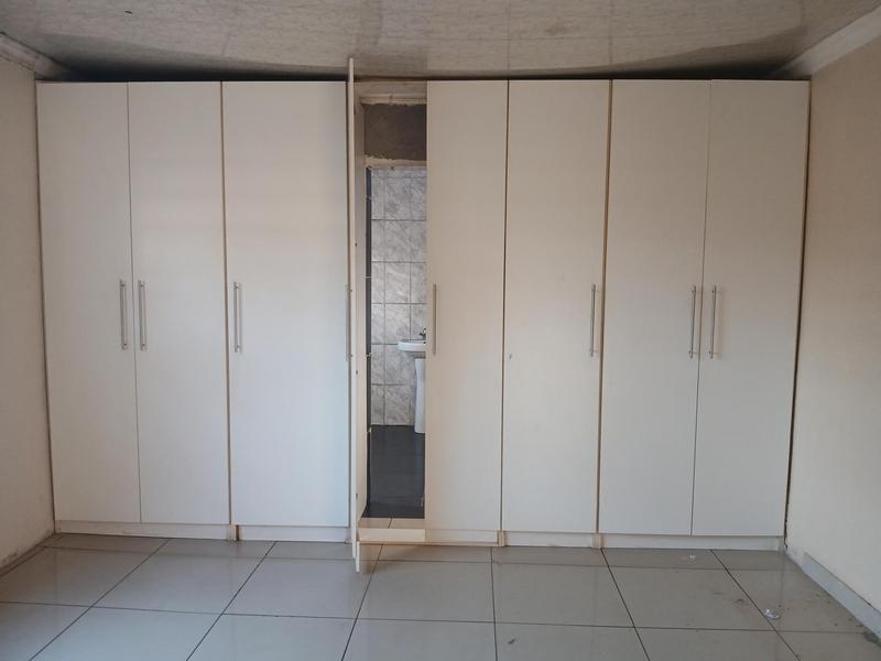 To Let 1 Bedroom Property for Rent in Zakariyya Park Gauteng