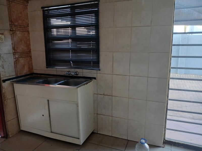 To Let 1 Bedroom Property for Rent in Zakariyya Park Gauteng