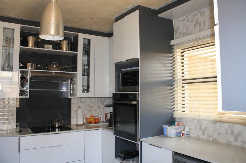 4 Bedroom Property for Sale in Olievenhoutbosch Gauteng