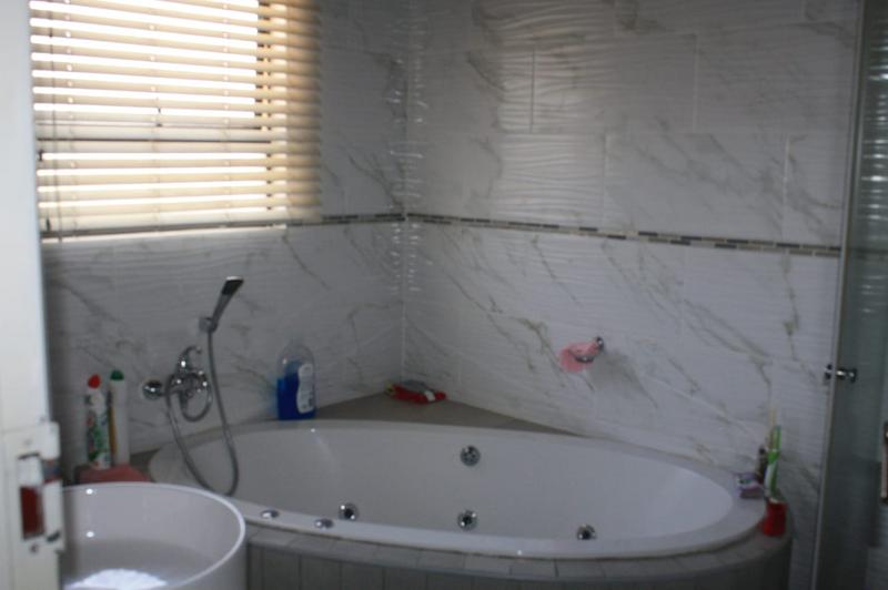4 Bedroom Property for Sale in Olievenhoutbosch Gauteng