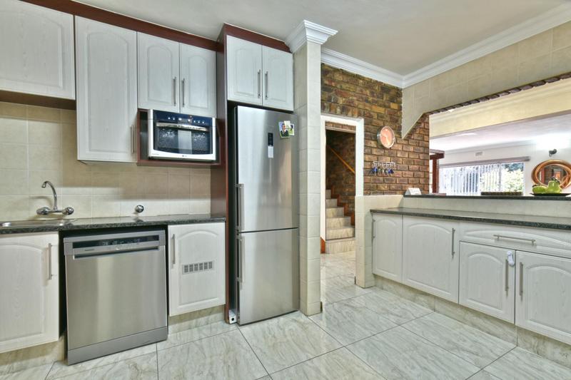 3 Bedroom Property for Sale in Mulbarton Gauteng