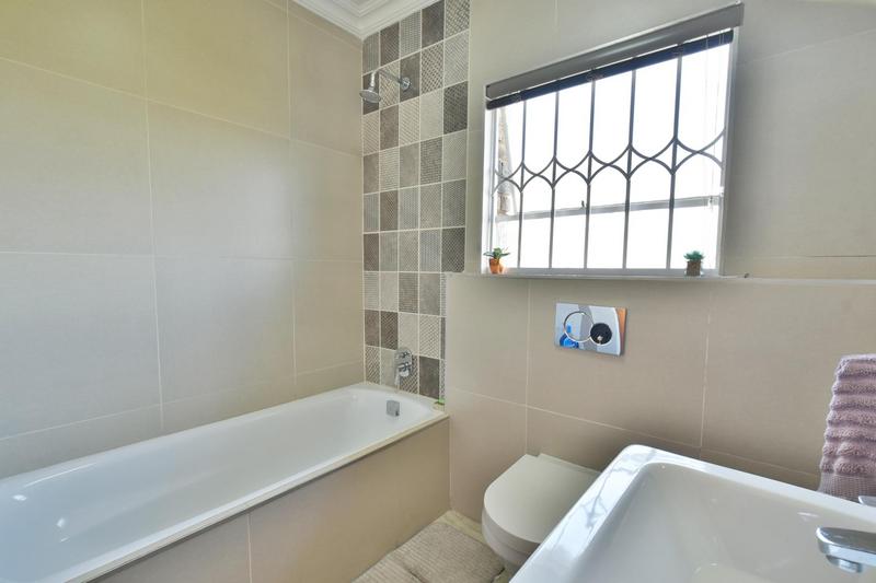 3 Bedroom Property for Sale in Mulbarton Gauteng