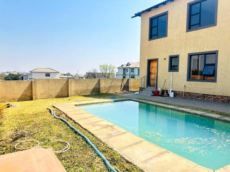 3 Bedroom Property for Sale in Wildtuinpark Gauteng