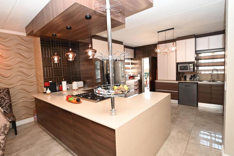 4 Bedroom Property for Sale in Lonehill Gauteng