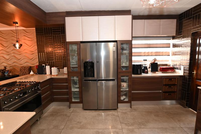 4 Bedroom Property for Sale in Lonehill Gauteng