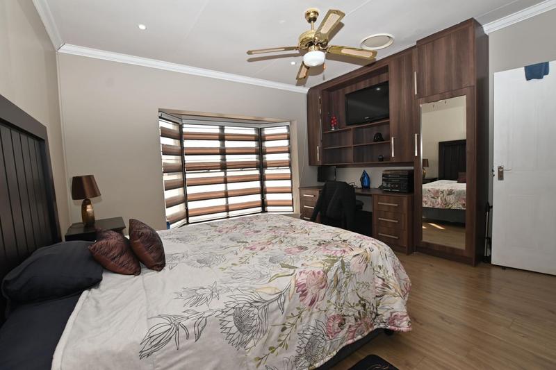 4 Bedroom Property for Sale in Lonehill Gauteng