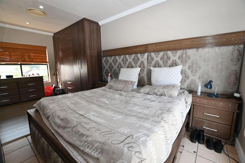4 Bedroom Property for Sale in Lonehill Gauteng