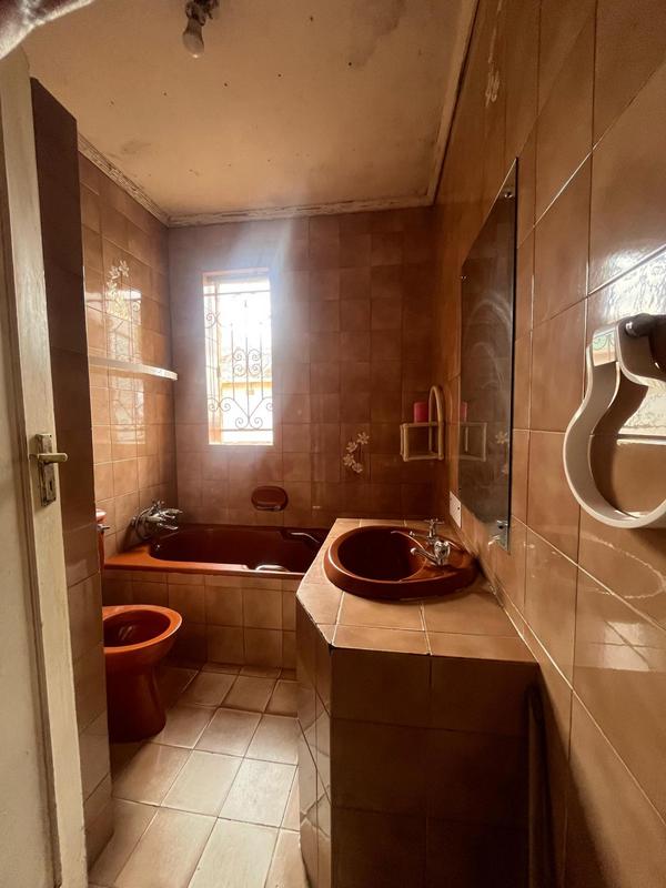 7 Bedroom Property for Sale in Bezuidenhout Valley Gauteng