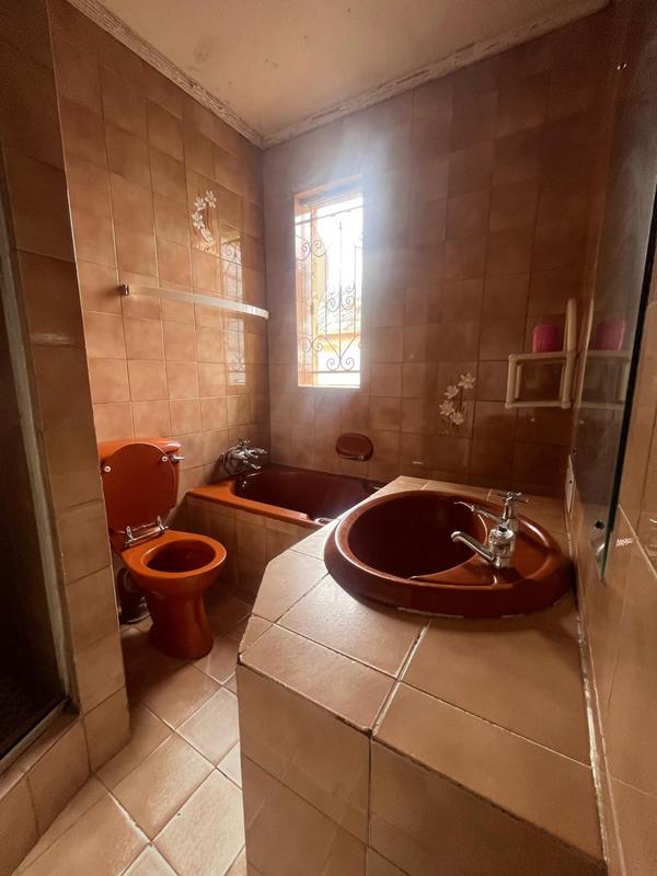 7 Bedroom Property for Sale in Bezuidenhout Valley Gauteng