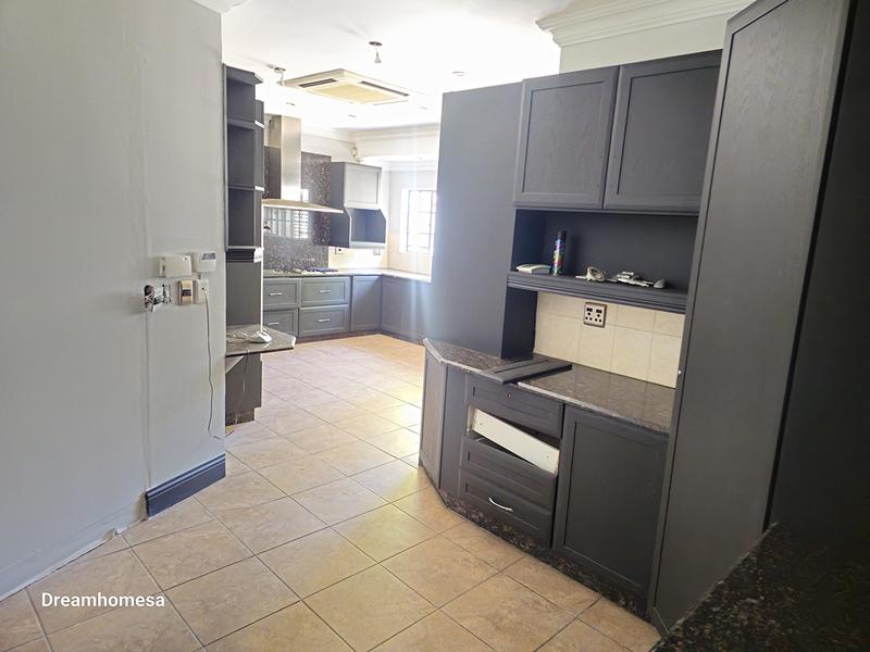 To Let 5 Bedroom Property for Rent in Houghton Estate Gauteng