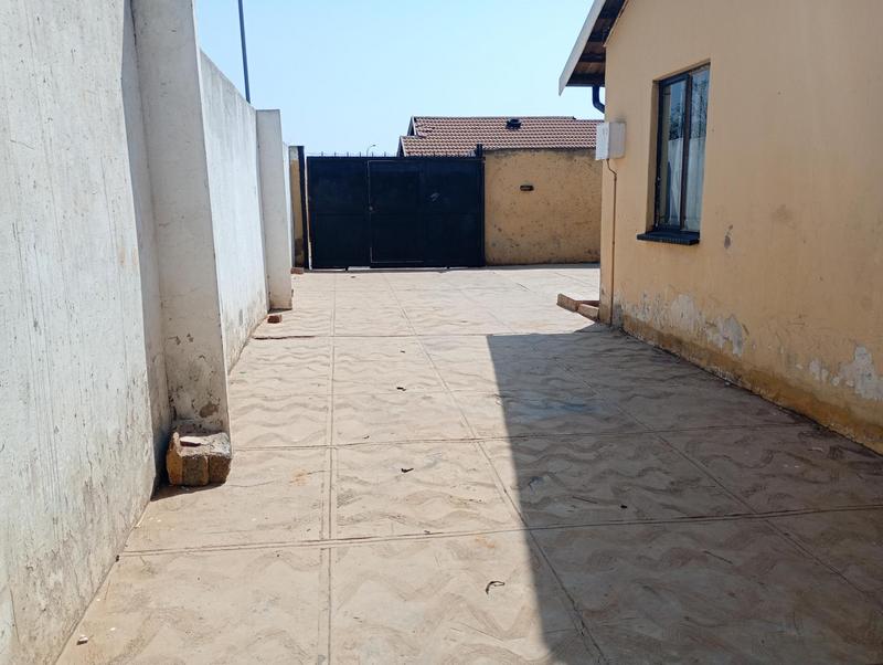 2 Bedroom Property for Sale in Protea Glen Gauteng