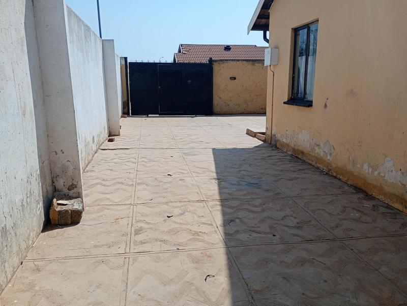 2 Bedroom Property for Sale in Protea Glen Gauteng