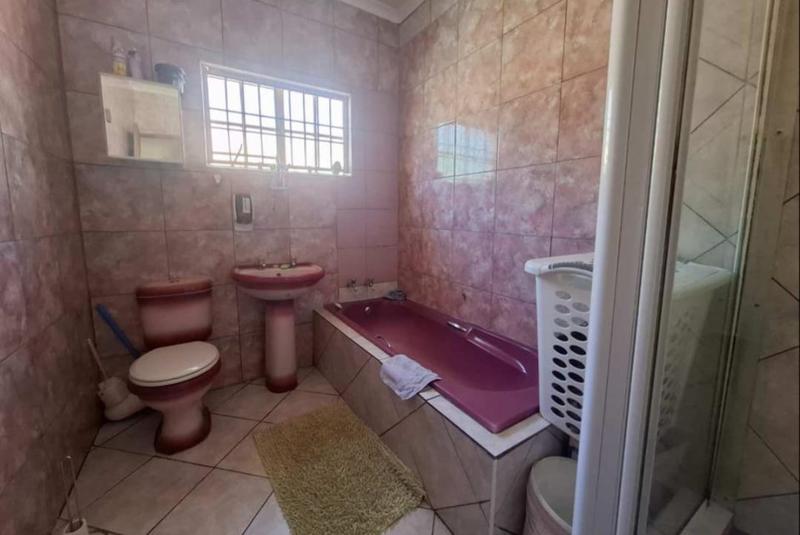 3 Bedroom Property for Sale in Verwoerdpark Gauteng