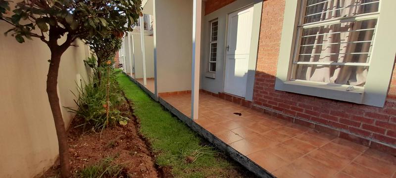 To Let 1 Bedroom Property for Rent in Buccleuch Gauteng
