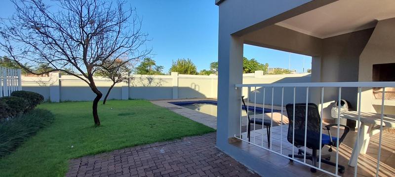 To Let 1 Bedroom Property for Rent in Buccleuch Gauteng