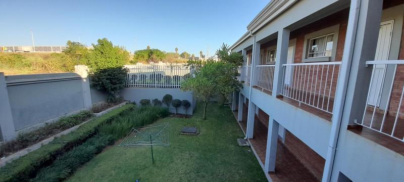 To Let 1 Bedroom Property for Rent in Buccleuch Gauteng