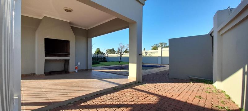 To Let 1 Bedroom Property for Rent in Buccleuch Gauteng