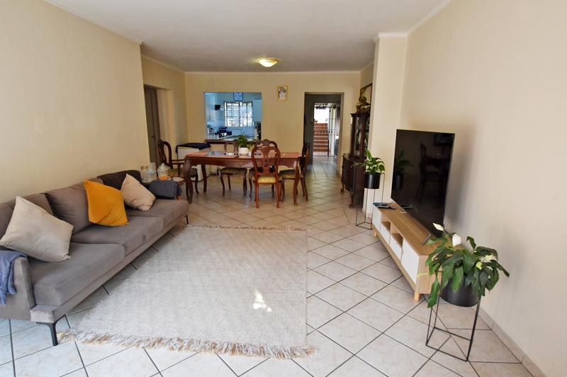 2 Bedroom Property for Sale in Atholl Gardens Gauteng